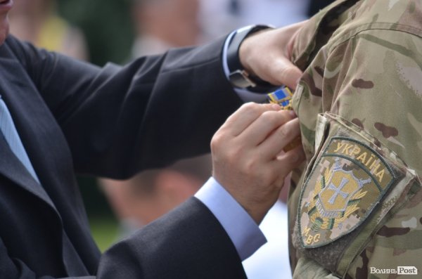 У Луцьку Яценюк нагородив бійців батальйону «Світязь». ФОТО