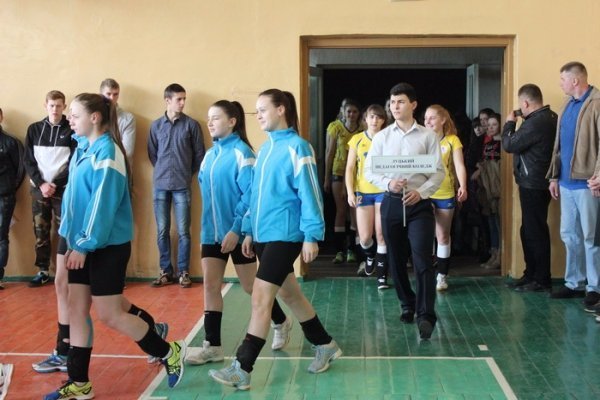 У Луцьку розпочався 25-й волейбольний турнір «Волинь зустрічає друзів — 2016». ФОТО