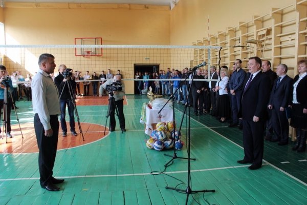 У Луцьку розпочався 25-й волейбольний турнір «Волинь зустрічає друзів — 2016». ФОТО