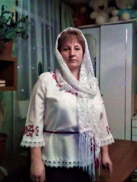 Скатертини, рушники, доріжки, серветки: майстриня з Волині примножує красу української вишивки