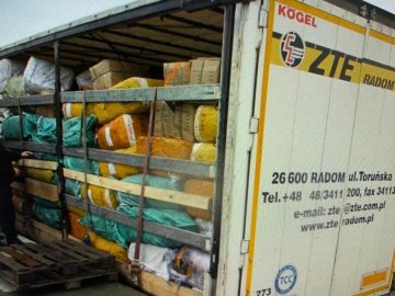 Через волинську митницю намагалися провезти незадекларований одяг на понад 1,5 мільйона гривень