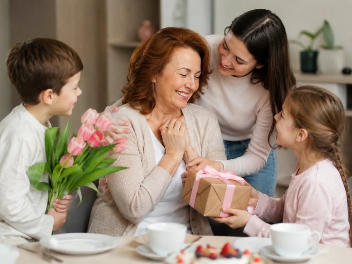 Як підготувати сімейне свято для мами на день народження: сценарій, слова і теплі деталі