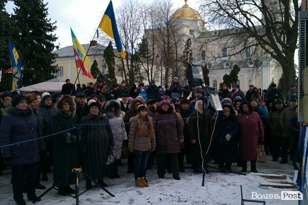 Народне віче у Луцьку. ФОТО. ВІДЕО