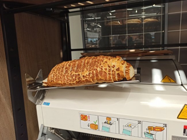 У гіпермаркеті «Там Там Сімейні традиції» встановили сучасну хліборізку. ВІДЕО*