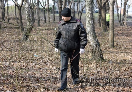Знайдений у луцькому парку чоловік сам себе зарізав? ФОТО. ВІДЕО