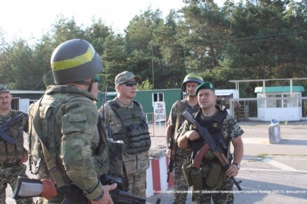 Прикордонники своїми силами зводять «стіни Коломойського». ФОТО