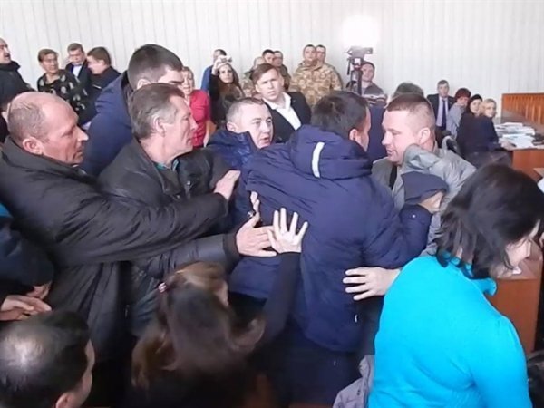 Як у Ковельській міській раді зірвали сесію. ФОТО. ВІДЕО