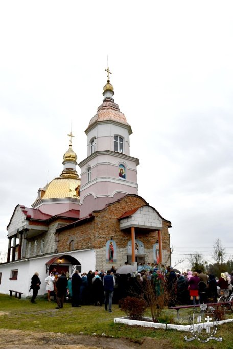 Очільник УПЦ (МП) Нафанаїл під Луцьком освятив храм. ФОТО