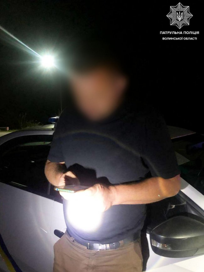 Луцькі патрульні вночі затримали трьох п'яних водіїв, які скоїли ДТП