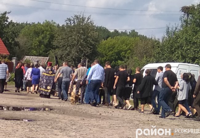 Провели в останню путь волинського сільського голову Петра Радчука. ФОТО