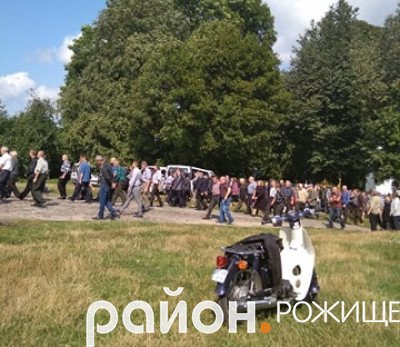 Провели в останню путь волинського сільського голову Петра Радчука. ФОТО