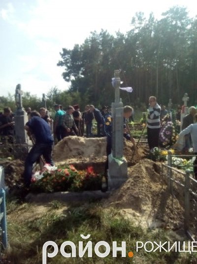 Провели в останню путь волинського сільського голову Петра Радчука. ФОТО