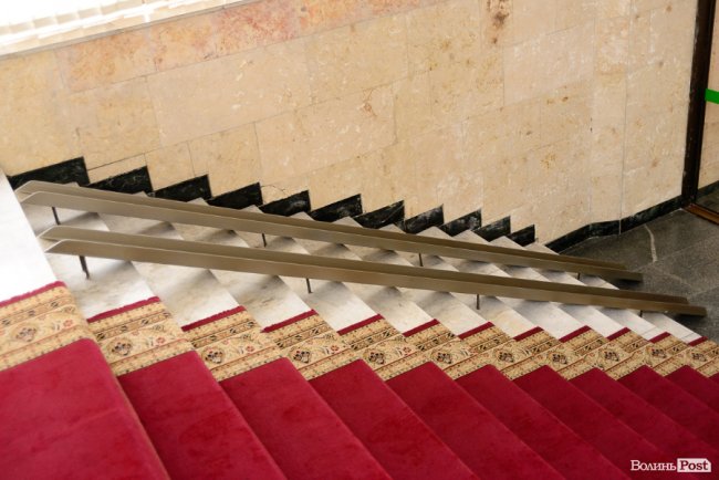 Облаштували пандус до сесійної зали Волиньради. ФОТО