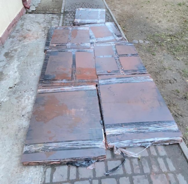 На Волині у потязі з рудою знайшли контрабандні сигарети. ФОТО