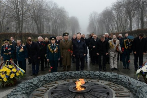 Регіонали звезли на марш в Київ студентів «за 50 гривень». ФОТО