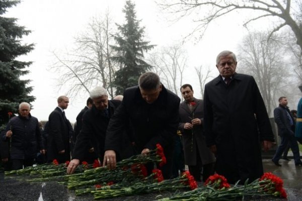 Регіонали звезли на марш в Київ студентів «за 50 гривень». ФОТО