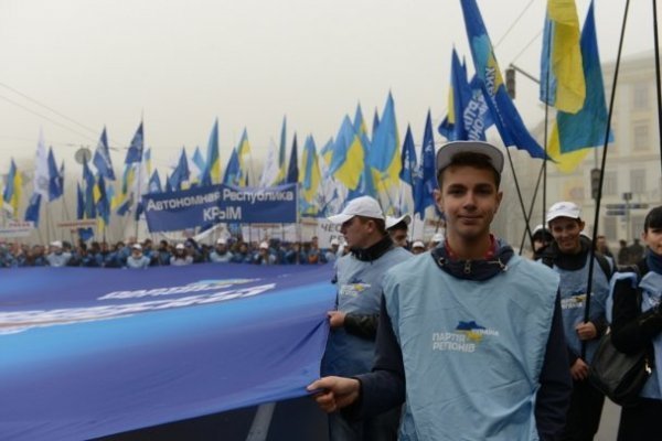 Регіонали звезли на марш в Київ студентів «за 50 гривень». ФОТО