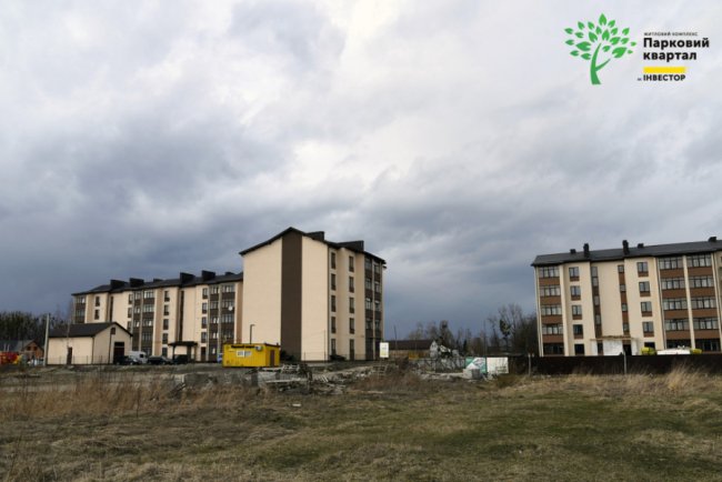 У другому будинку ЖК «Парковий квартал» у Ковелі завершують утеплювати фасад. ФОТО*