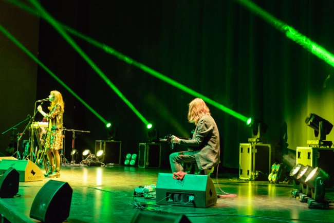 Душевно і «для своїх»: у луцькому «Промені» виступив гурт «Один в каное». ФОТО