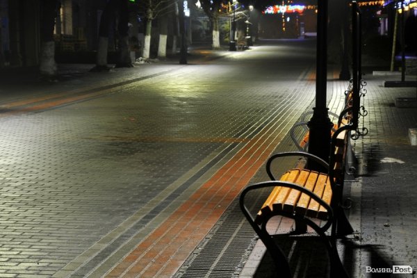 Ніч, ліхтарі, бруківка: красиві фото вулиці Лесі Українки в Луцьку