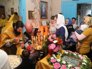 Прихильники УПЦ (МП) на Волині відправили святкову службу у священика вдома. ФОТО