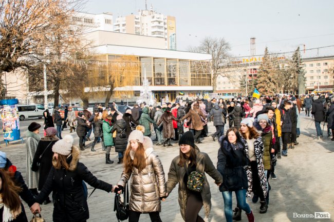 Спільна молитва і «живий ланцюг»: як у Луцьку відзначають століття єдності. ФОТО