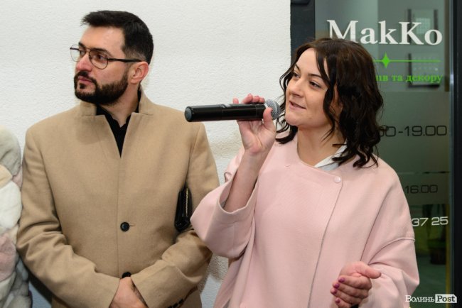 Зі знижками та цінними подарунками: у Луцьку грандіозно відкрилий шоурум меблів і декору «МакКо»*