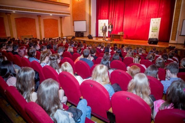 Луцьким школярам розповіли всю правду про наркотики. ФОТО