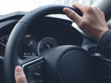 З 1 серпня на дорогах України можуть з'явитися автівки з правим розташуванням керма