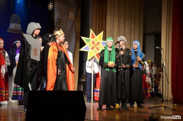 Віншування, янголи і різдвяне тепло: у Луцьку колядував фестиваль вертепів