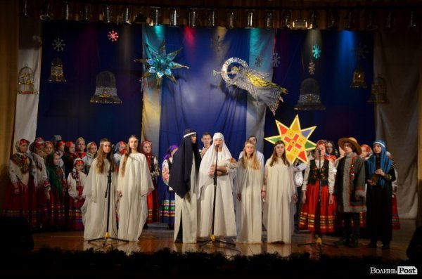 Віншування, янголи і різдвяне тепло: у Луцьку колядував фестиваль вертепів