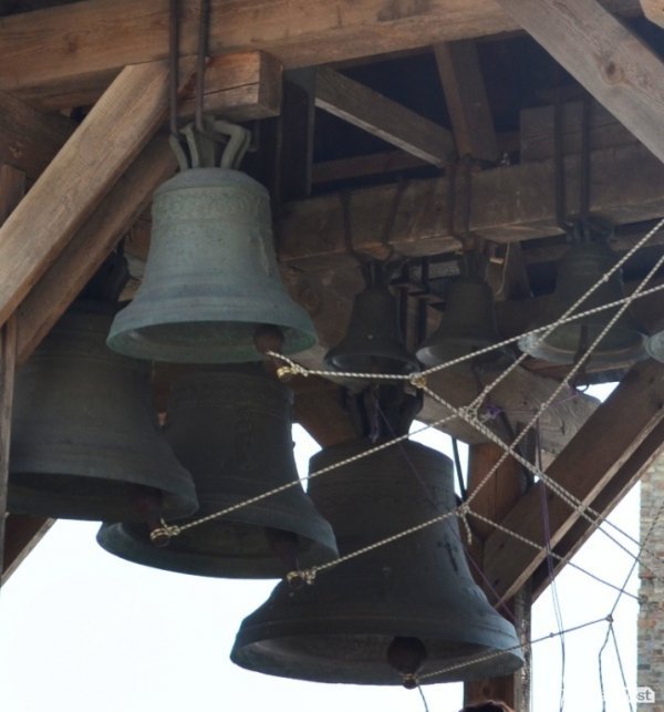 У Луцькому замку дітей вчили дзвонарному мистецтву. ФОТО