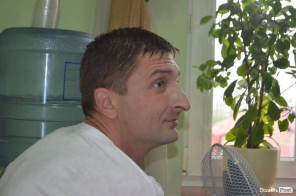 Лучанин помився в міській раді на очах у депутатів. ФОТО. ВІДЕО