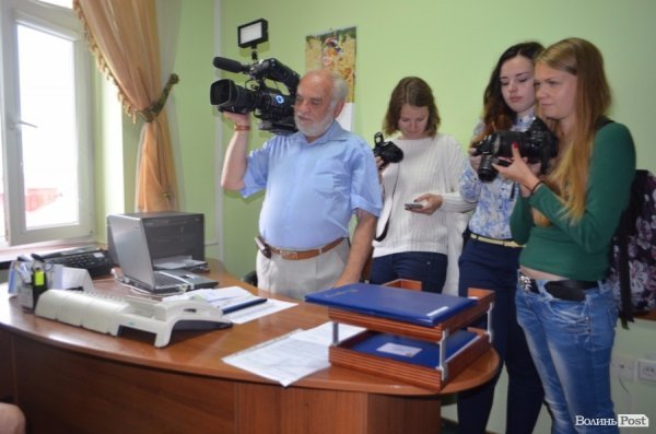 Лучанин помився в міській раді на очах у депутатів. ФОТО. ВІДЕО