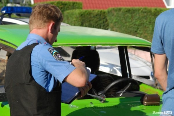 Один з керівників луцької міліції поштовхався з п'яними молодиками. ФОТО