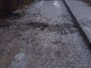 У Луцьку після ремонту теплотраси залишилася купа бруду. ФОТО