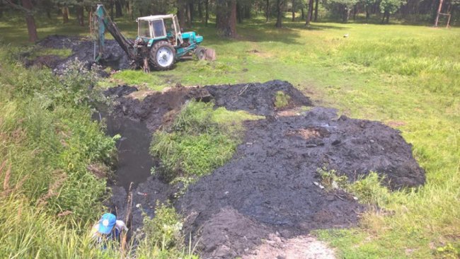 Ківерці: люди власноруч розчистили канаву