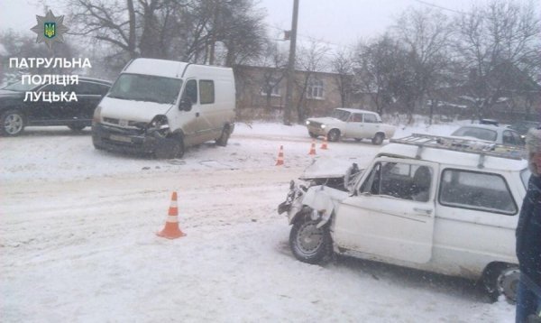 У Луцьку закликають без потреби не виїжджати з дому