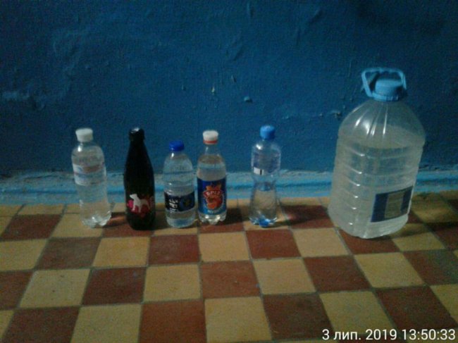 У Луцьку жінка у власній квартирі влаштувала «наливайку» розведеного спирту