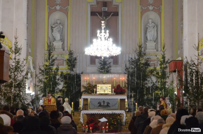 Магія Різдва: у луцькому соборі відбулося урочисте богослужіння. ФОТО