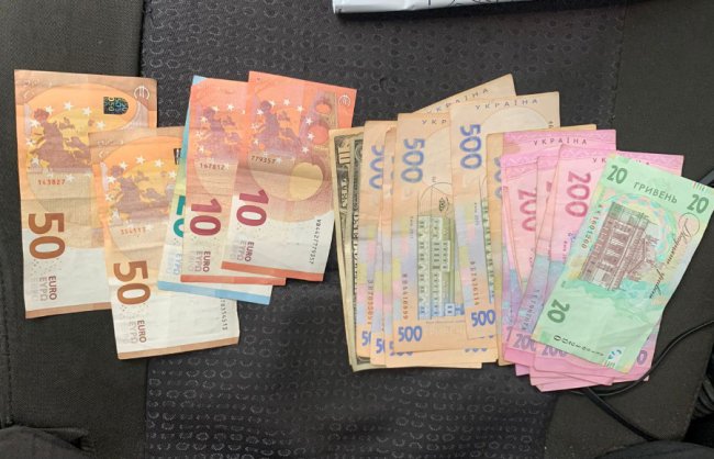 На Волині затримали чоловіків, які організували наркобізнес: в авто знайшли 8 кілограмів психотропів