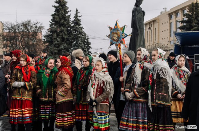 У центрі Луцька – різдвяний фестиваль. ФОТОРЕПОРТАЖ