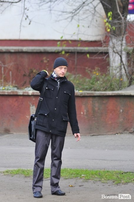 Люди на зупинках. БУДНІ МІСТА