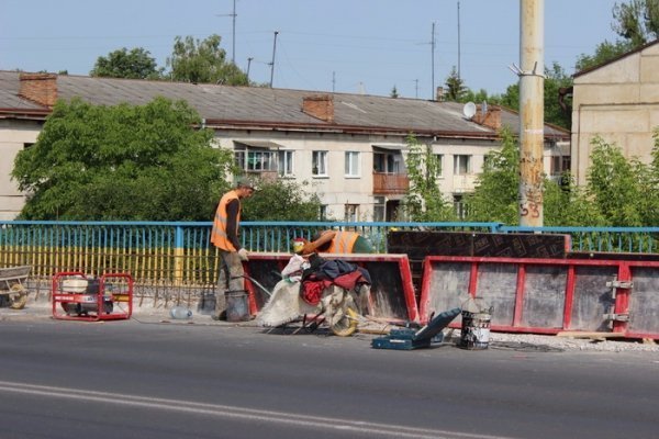 Триває ремонт шляхопроводу на проспекті Перемоги. ФОТО