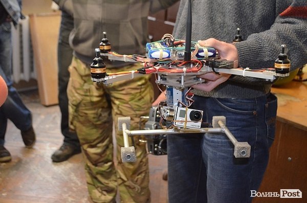 Луцькі умільці презентували каски та безпілотники для АТО. ФОТО