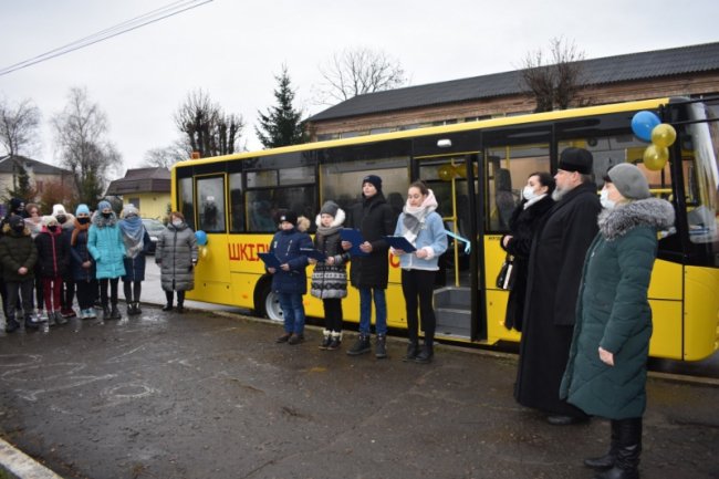 У волинській громаді з'явився новий шкільний автобус. ФОТО
