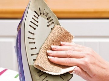 Праски, підгорілі каструлі, плями на одязі: що можна очистити за допомогою солі