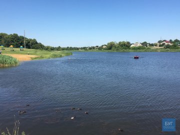 На дні волинського озера знайшли арсенал вибухівки. ФОТО
