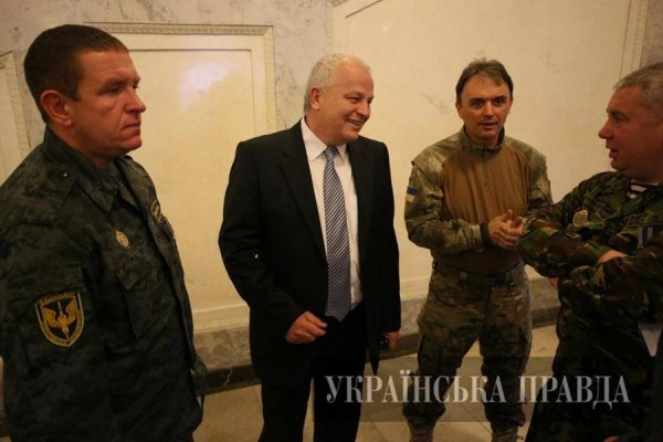 Нардеп Ігор Лапін - на роботі. ФОТО