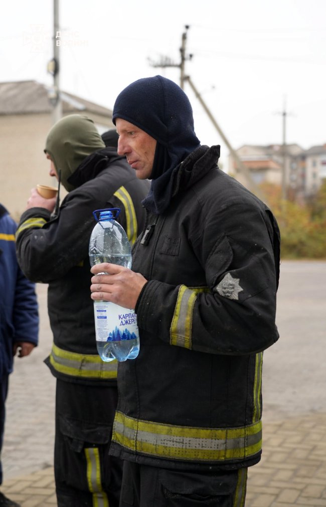 Ті, хто не відступає перед вогнем: обличчя волинських рятувальників, які ліквідовують наслідки ворожих атак 